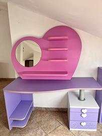 Scrivania con specchiera  e sedia cambina