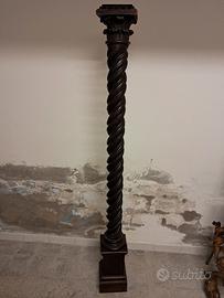 colonna in legno in torchon 