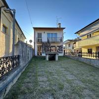 CASA INDIPENDENTE DIVISA IN DUE APPARTAMENTI