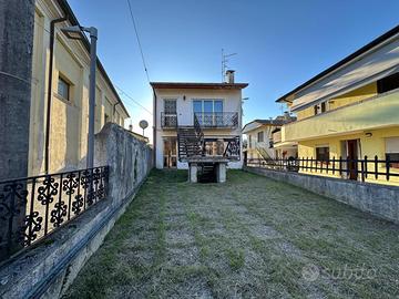 CASA INDIPENDENTE DIVISA IN DUE APPARTAMENTI