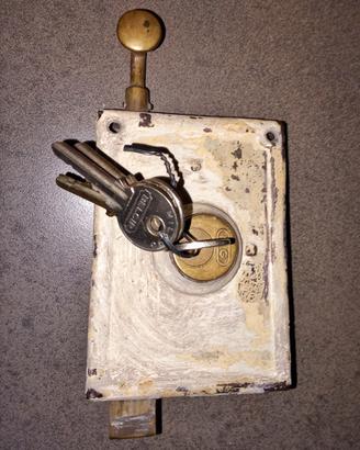 Vecchia Serratura esterna.