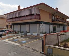 Locale commerciale affittato a farmacia 270 mq