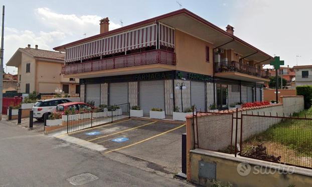 Locale commerciale affittato a farmacia 270 mq