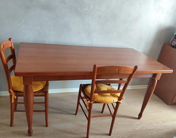 Tavolo legno e sedie