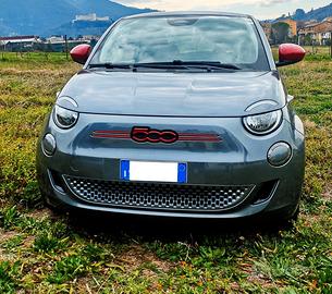 FIAT 500e - red