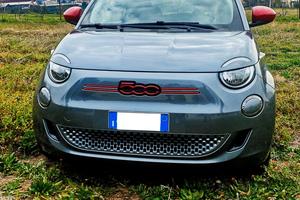 FIAT 500e - red