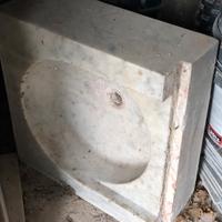 Lavandino in marmo antico