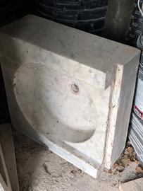 Lavandino in marmo antico