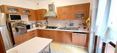 Veneta cucina mod California con elettrodomestici 