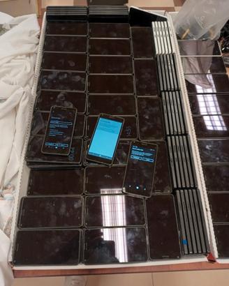 250 telefonini in stock