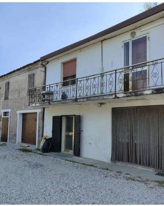 Rustico / Casale di 260 m² con 5 locali e box auto