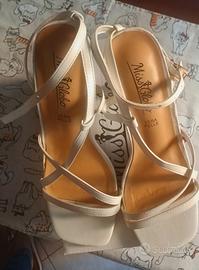 sandali bianchi con tacco 