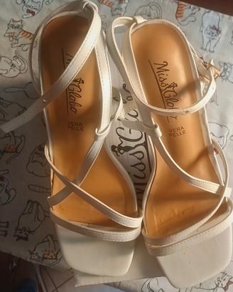 sandali bianchi con tacco 