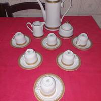 Servizio da tè/caffè in porcellana con bordi oro