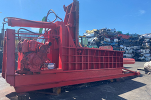 Pressa per rottame scarrabile