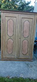  antico armadio in legno dipinto