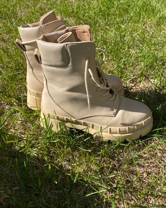 Anfibi beige - desert boots