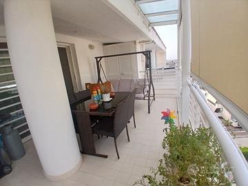 Appartamento con terrazzi e box auto