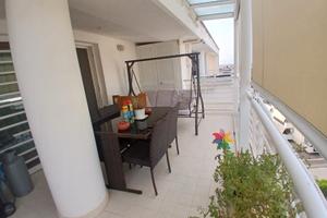 Appartamento con terrazzi e box auto