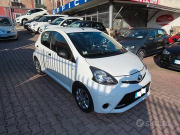 Toyota Aygo 1.0 12V VVT-i 5 porte Lounge Connect