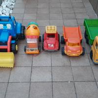 5 camion, trattori giocattolo
