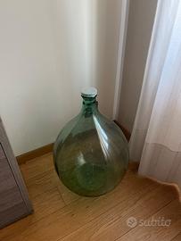 Damigiana in vetro verde vintage