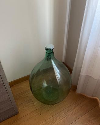 Damigiana in vetro verde vintage