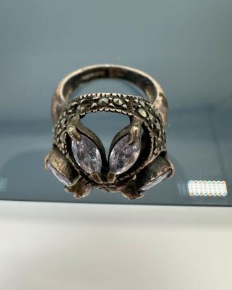 Anello antico in argento con pietre gioiello
