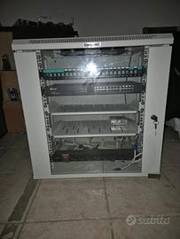 Armadio Rack 19" Intellinet completo di Switch Gig