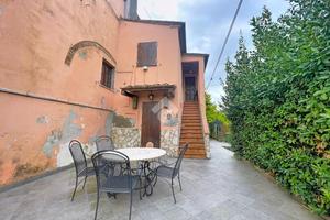 4 LOCALI A COLLESALVETTI