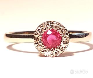 Anello Oro 18kt con 10 diamanti bianchi e Rubino