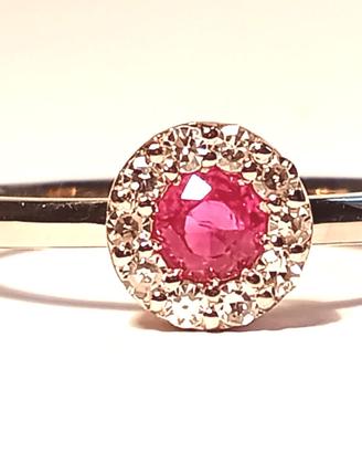 Anello Oro 18kt con 10 diamanti bianchi e Rubino
