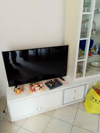 vetrina con mobiletto basso