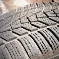 set 4 pneumatici invernali 215/65 R17 99 v