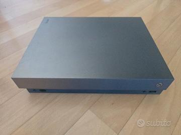 Xbox One X 1TB + Controller + 3 Giochi