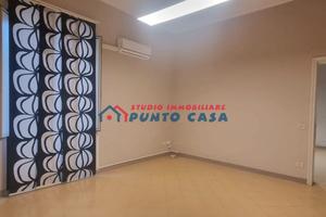 Pressi Via XXX Gennaio - Ufficio 1°p. s/a - 90mq