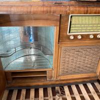 Mobile bar radio giradischi