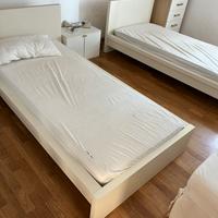 Coppia letti SINGOLI IKEA con MATERASSI