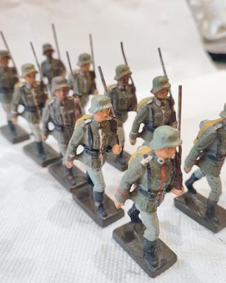 Plotone di 10 soldatini in pasta LINEOL Germany