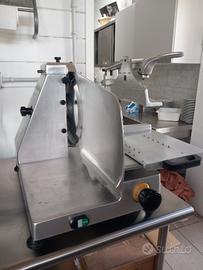 Affettatrice con lama 35 cm