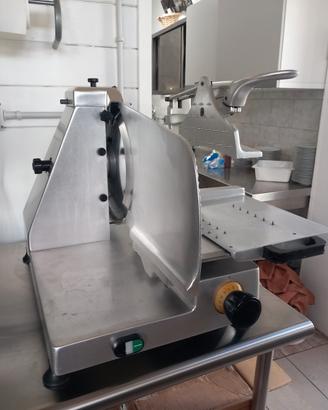 Affettatrice con lama 35 cm