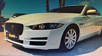 Macchina jaguar xe