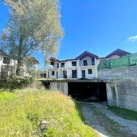 VILLA A SCHIERA A BOCA