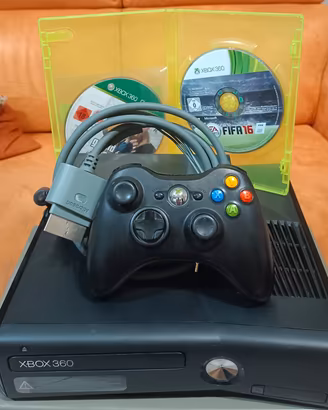 Console Xbox 360 Slim 4 GB + controller + 2 giochi