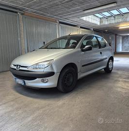 Peugeot 206 con Gancio Traino