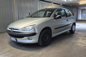 Peugeot 206 con Gancio Traino
