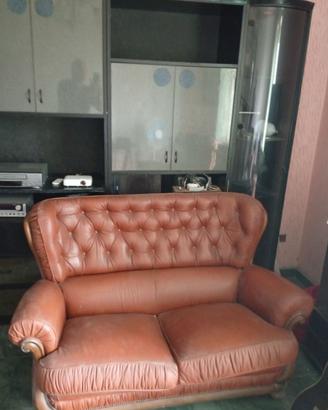 Divano e  2 poltrone in pelle