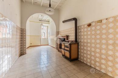 4 LOCALI A CAPRANICA