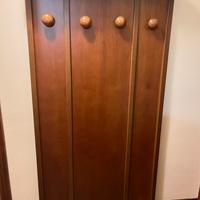 Mobile appendiabiti con mensola superiore