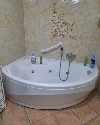 Vasca da bagno con idromassaggio